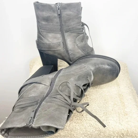 Vintage 93 Black Bianca Heeled Ankle Boot Size 8 - Picture 3 of 6